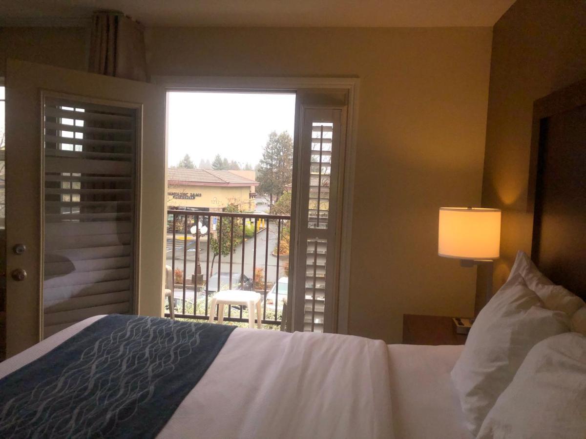 Comfort Inn & Suites Ukiah Mendocino County Buitenkant foto