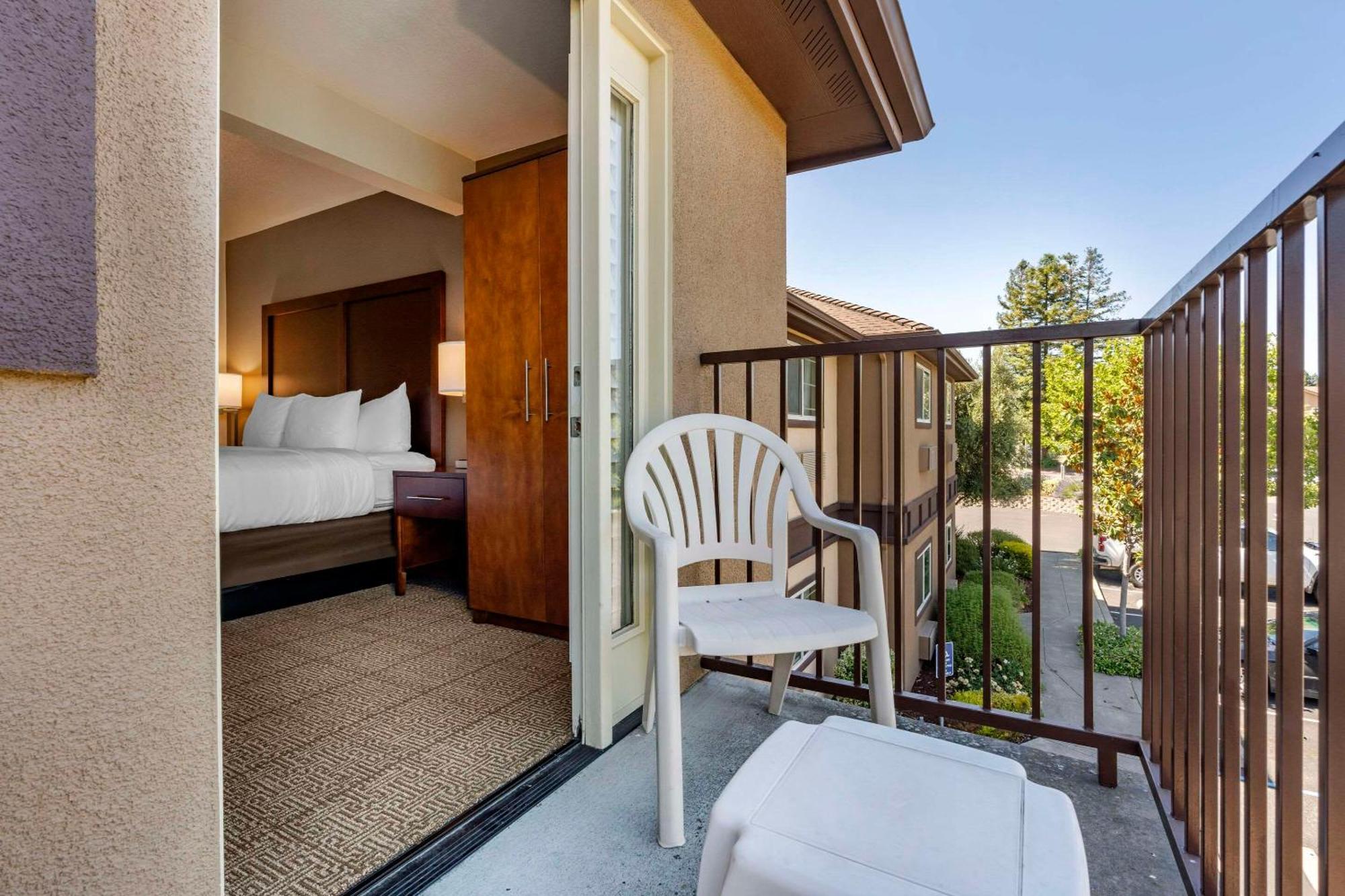 Comfort Inn & Suites Ukiah Mendocino County Buitenkant foto