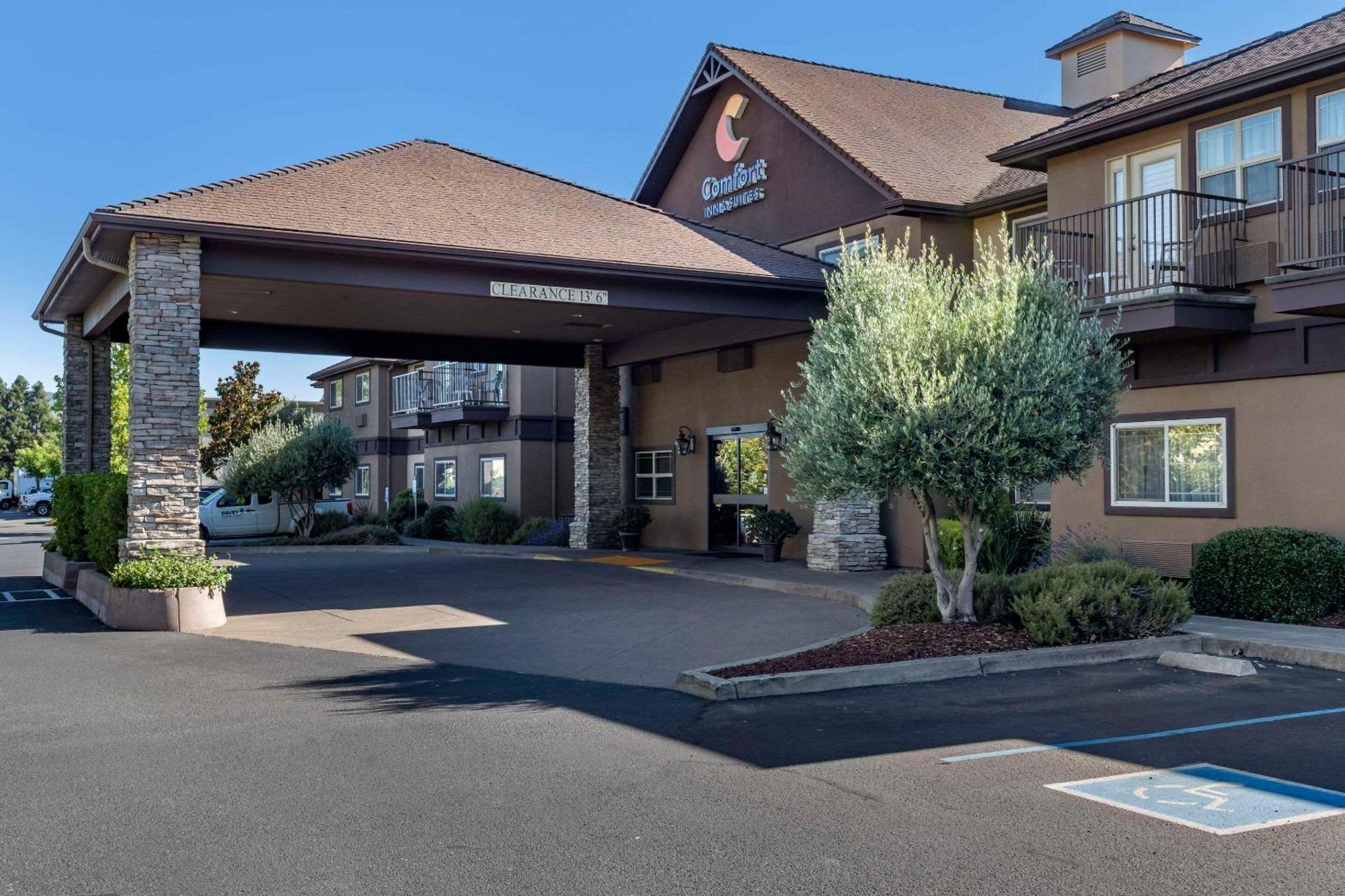 Comfort Inn & Suites Ukiah Mendocino County Buitenkant foto